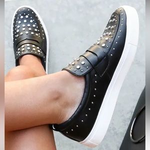 Black stud shoes, great used condition, very clean from inside, no studs missing